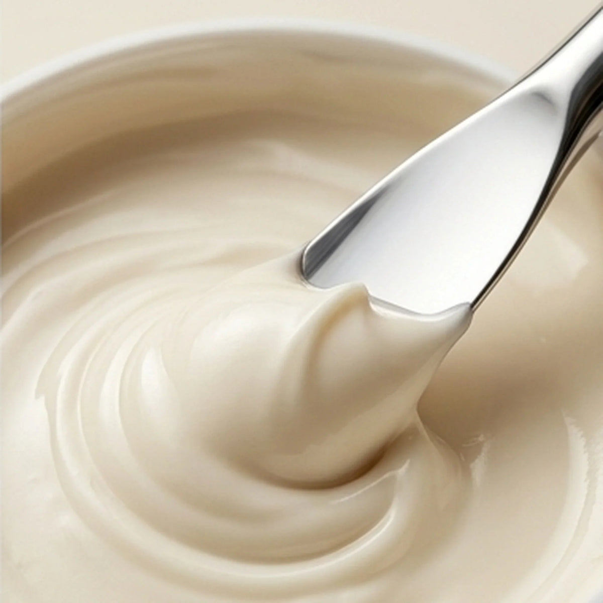 Skindae Hydra Heal Body Butter – hydrating body butter, rich cream texture – jar spatula swirl